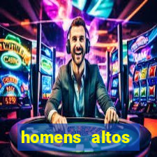 homens altos sarados pelados